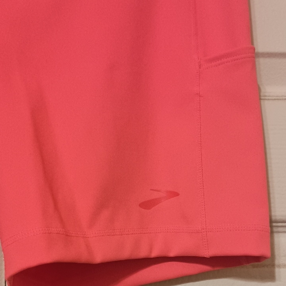 Brooks Womens Coral Pink Running Shorts XL NWOT Pull On Stretch Knit 3 Pockets - Picture 2 of 8